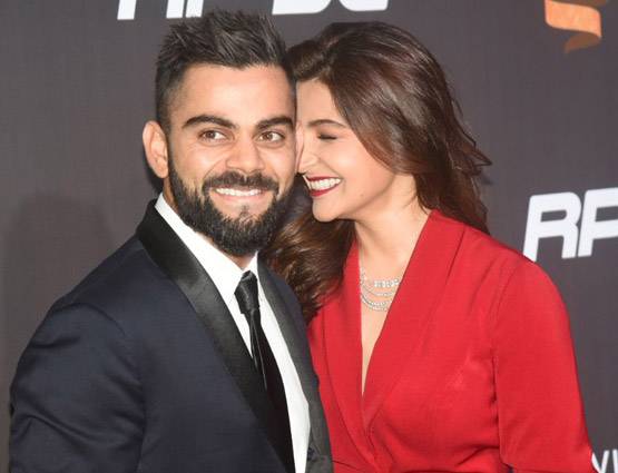 जब हाथों में हाथ डाले नजर आए विराट-अनुष्का, देखें PHOTOS