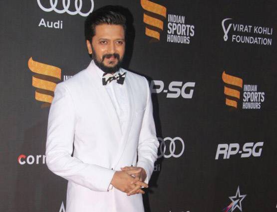 जब हाथों में हाथ डाले नजर आए विराट-अनुष्का, देखें PHOTOS