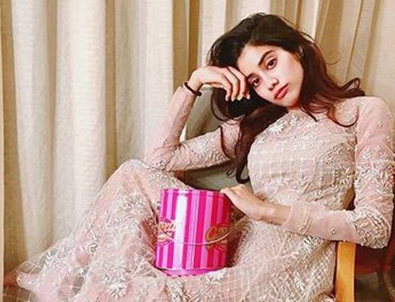 जाह्नवी कपूर ने इंस्टाग्राम अकाउंट किया पब्लिक, देखें 10 BEST PHOTOS