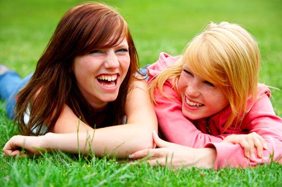 हंसते नहीं हैं तो आज से ही शुरू कर दें, होते हैं कई फायदे