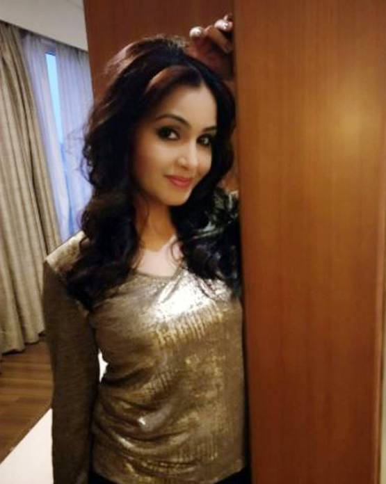 10 साल की बेटी की मां हैं 'अंगूरी भाभी', एक दिन की इतनी है फीस...