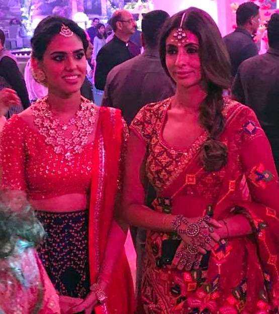 बच्चन परिवार ने शादी में ऐसे बांधा समां, देखें INSIDE PHOTOS