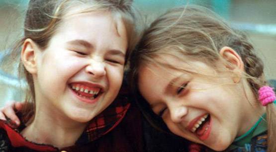 हंसते नहीं हैं तो आज से ही शुरू कर दें, होते हैं कई फायदे