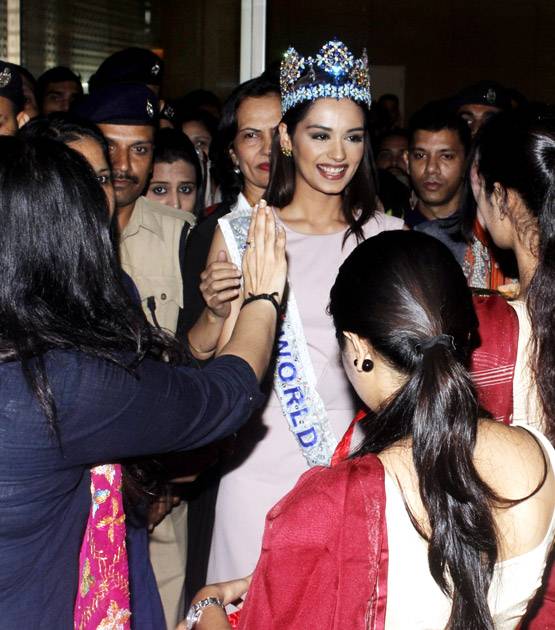 दुनिया जीतकर लौटीं MISS WORLD मानुषी, देखें PHOTOS