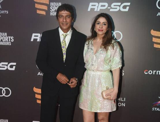 जब हाथों में हाथ डाले नजर आए विराट-अनुष्का, देखें PHOTOS