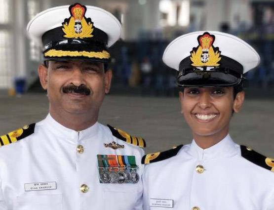 PHOTOS: यूपी की ये लड़की बनी नेवी की पहली महिला Pilot, बना रिकॉर्ड