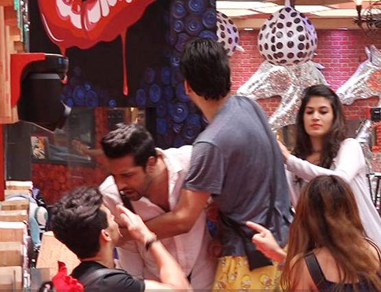 BIGG BOSS: बेनाफशाह के प्राइवेट पार्ट्स पर कमेंट से मचा हंगामा