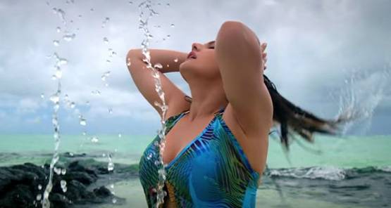 निर्माताओं पर जरीन खान के आरोप-'बिना बताए लंबा किया किसिंग सीन'