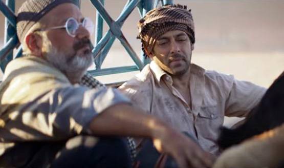 सलमान के फैन्स ने उड़ाया शाहरुख का मजाक, ट्रेंड कर रहा है 'टाइगर'