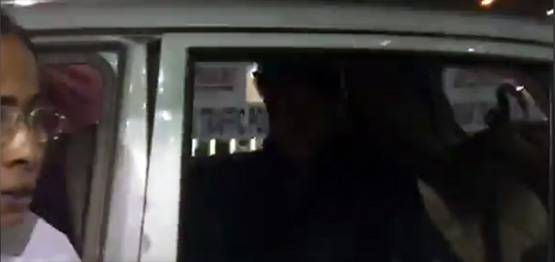 12 Cr की कार से चलने वाले शाहरुख ममता की सैंट्रो से पहुंचे एयरपोर्ट