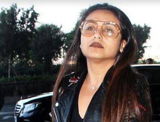 दूसरे बच्चे की तैयारी में रानी, 1.30 लाख की जैकेट में दिखा ये अंदाज