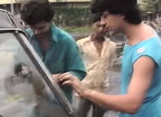 आमिर को क्यों चिपकाने पड़े ऑटो रिक्शा के पीछे पोस्टर?