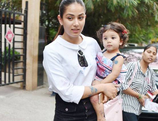 बर्थडे पार्टी में शाहिद की बेटी ने किया मम्मी को पेंट, देखें PHOTOS