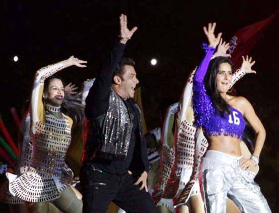 ISL का भव्य शुभारंभ, PHOTOS में देखें सलमान-कटरीना का अंदाज