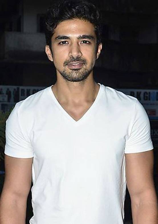 सलमान के रेस-3 की स्टारकास्ट, सिद्धार्थ बाहर तो बॉबी को मिला काम