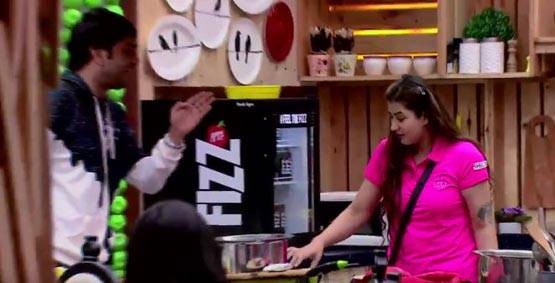Bigg boss11: सलमान ने ली 'भाबी जी' की क्लास, उतर गया चेहरा