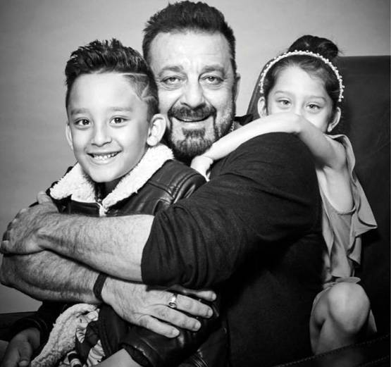 पहली बार संजय दत्त ने अपने बच्चों संग कराया शूट