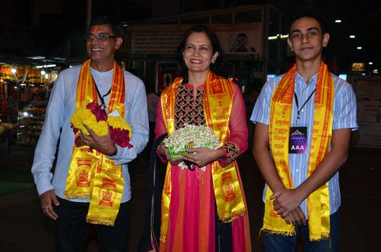 'बप्पा' के दर्शन करने सिद्धिविनायक पहुंचीं मानुषी छिल्लर, PHOTOS