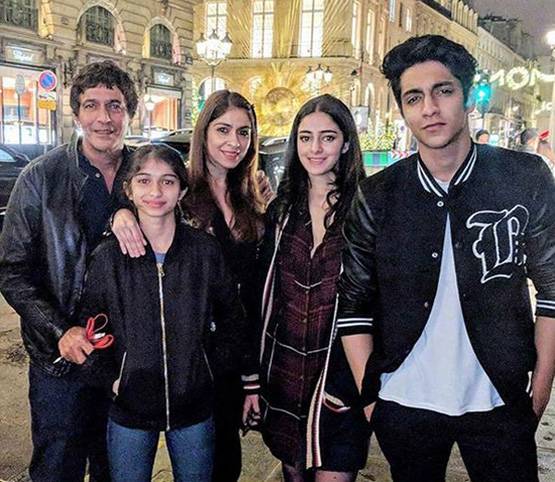 चंकी पांडे की बेटी अनन्या ने ‘le Bal’ में किया डेब्यू, देखें PHOTOS