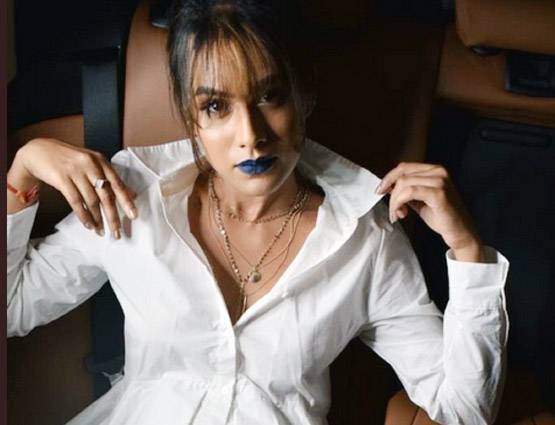 ट्रोलर्स ने एक्ट्रेस का उड़ाया मजाक, कहा- पोर्नस्टार बंदरिया