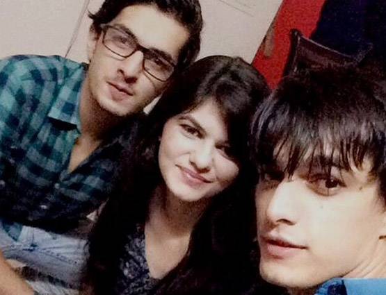 PHOTO: ग्रीस में इस तरह एंजॉय कर रहे हैं कार्तिक और नायरा