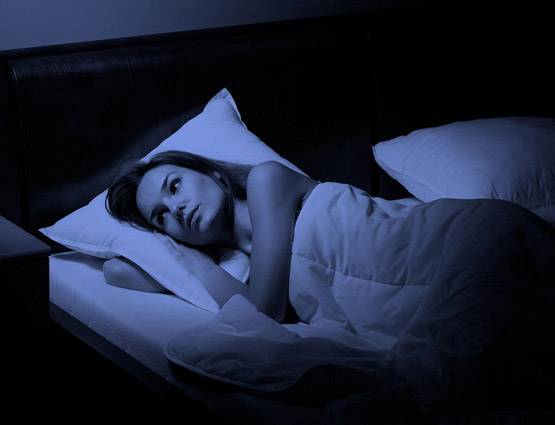 क्या रात में अचानक खुलती है आपकी नींद? जानिए मतलब