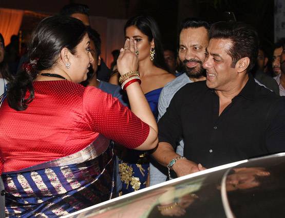 अब इवेंट्स में भी कटरीना से दूर नहीं रह पा रहे हैं सलमान खान!