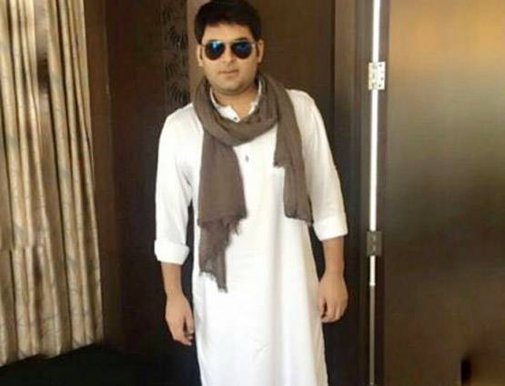 PHOTOS: 'फिरंगी' कपि‍ल पहुंचे दुबई, गुरुद्वारे में टेका माथा