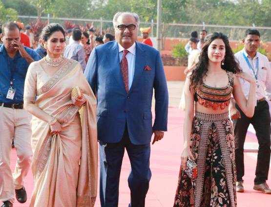 डेब्यू फिल्म से पहले गोवा फेस्‍टिवल में छाई जाह्नवी कपूर