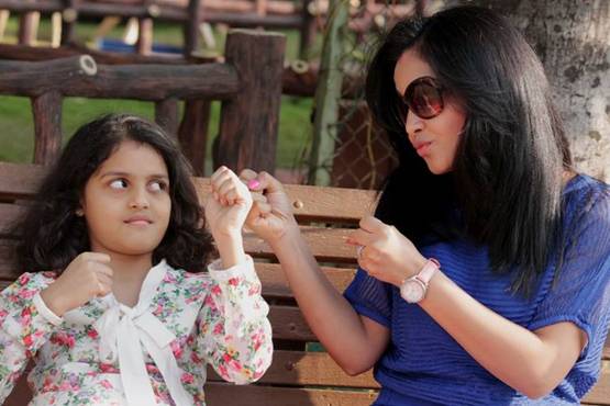 10 साल की बेटी की मां हैं 'अंगूरी भाभी', एक दिन की इतनी है फीस...