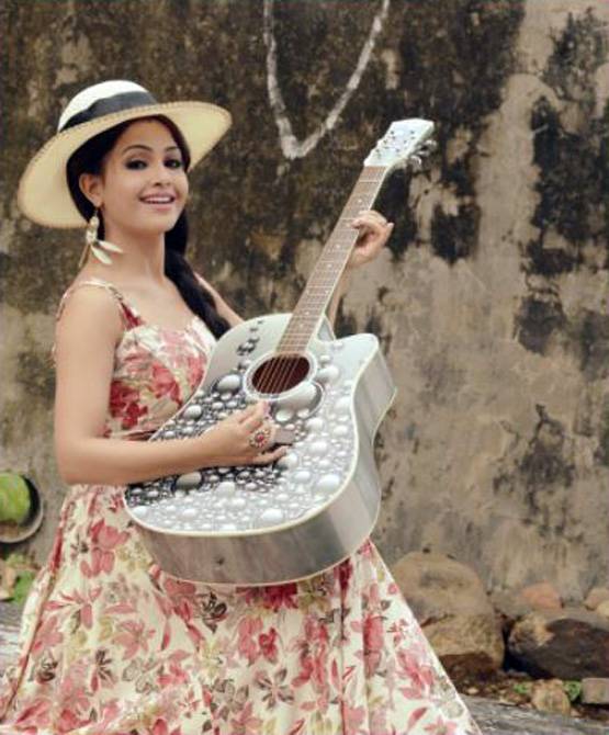 10 साल की बेटी की मां हैं 'अंगूरी भाभी', एक दिन की इतनी है फीस...