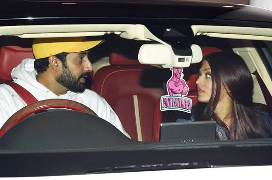 ऐश्वर्या का कैजुअल लुक, शॉर्ट डेनिम ड्रेस में पहुंची मनीष के घर