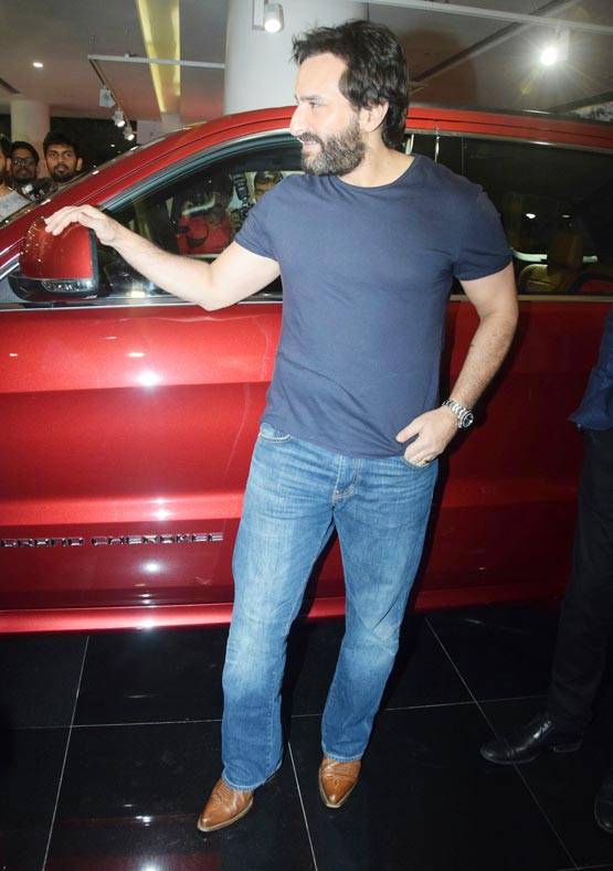 नवाब तैमूर को 11 महीने की उम्र में मिली सवा करोड़ की कार