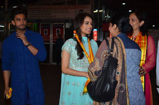 'बप्पा' के दर्शन करने सिद्धिविनायक पहुंचीं मानुषी छिल्लर, PHOTOS