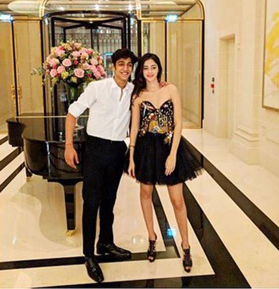 चंकी पांडे की बेटी अनन्या ने ‘le Bal’ में किया डेब्यू, देखें PHOTOS