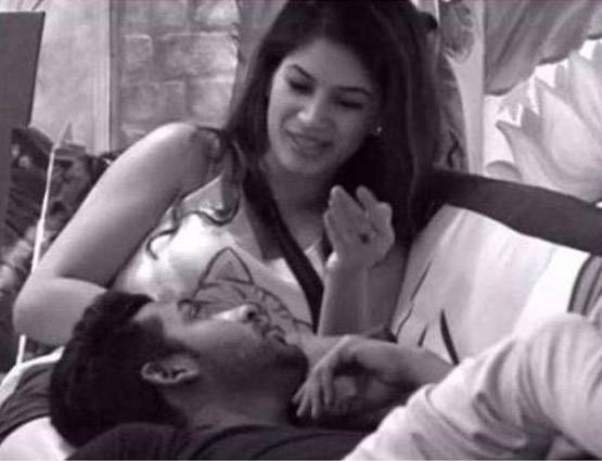 बंदगी-पुनीश पर सलमान की डांट भी बेअसर, बाथरूम में की ये हरकत