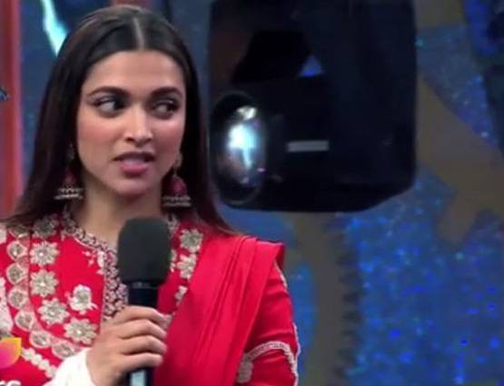 यहां रुकी पद्मावती की रिलीज, वहीं 'घूमर' कर रही हैं दीपिका