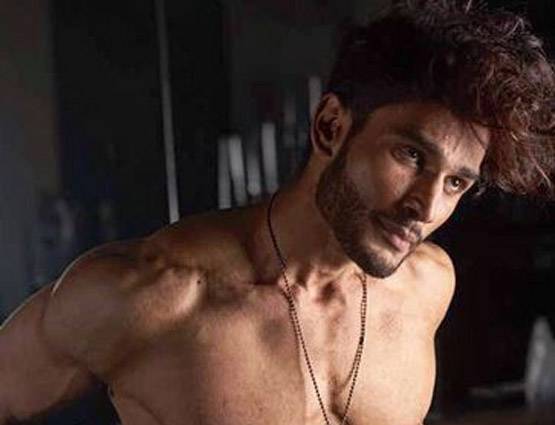 बड़े मौकों पर दिखाई पड़ा Miss World मानुषी के साथ, कौन है ये शख्‍स?