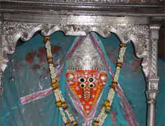 कच्छ: इस मंदिर में यूं नहीं माथा टेकने पहुंचे मोदी, ये है मान्यता