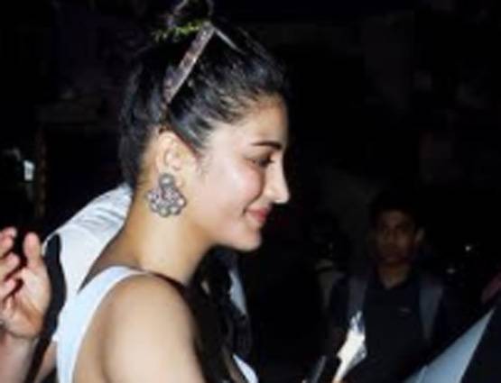 श्रुति हसन ने बॉयफ्रेंड को मिलाया मम्मी से, क्या शादी का है प्लान?