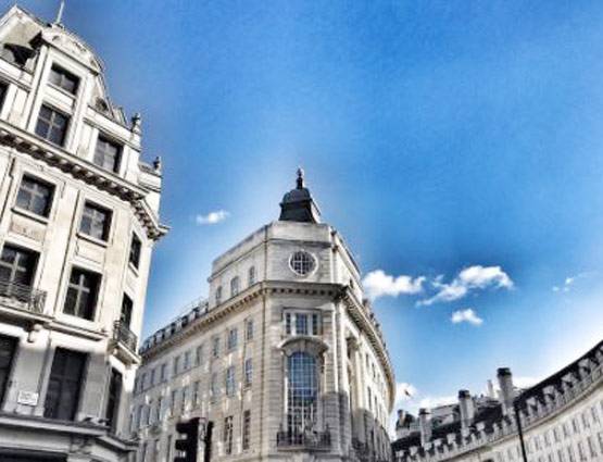 नागार्जुन की बहू ने शेयर की हनीमून Photos, गाउन पर लिखा ये नाम...