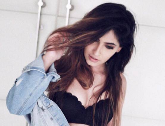 रागिनी MMS रिटर्न्स की एक्ट्रेस का BOLD फोटोशूट, मचाई सनसनी