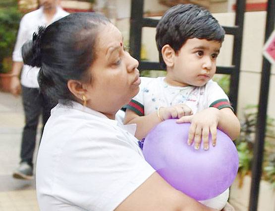 बर्थडे पार्टी में शाहिद की बेटी ने किया मम्मी को पेंट, देखें PHOTOS