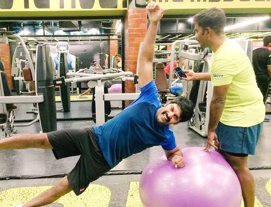 तमिल सुपरस्‍टार ढूंढ़ रहा दुल्‍हनिया, दिया फोन नंबर-मांगे आवेदन