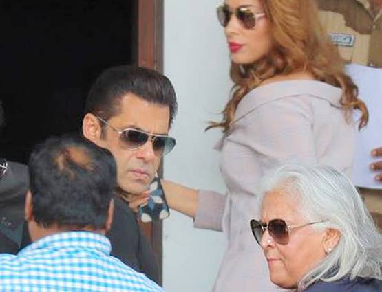 PHOTOS: कटरीना के फैंस परेशान, यूलिया के साथ नजर आए सलमान