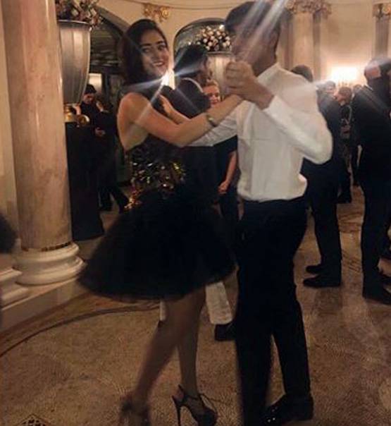 चंकी पांडे की बेटी अनन्या ने ‘le Bal’ में किया डेब्यू, देखें PHOTOS