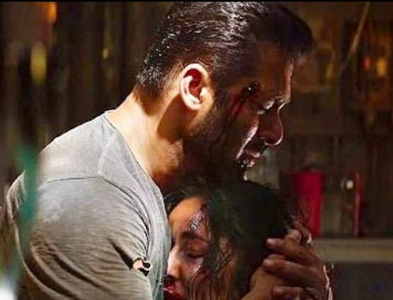 एक्शन के बीच दिखी सलमान-कटरीना की रोमांटिक जोड़ी, देखें 6 तस्वीरें