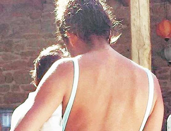 बेबी के साथ लीजा ने कराया फोटोशूट, इंस्टा पर तस्वीरें वायरल