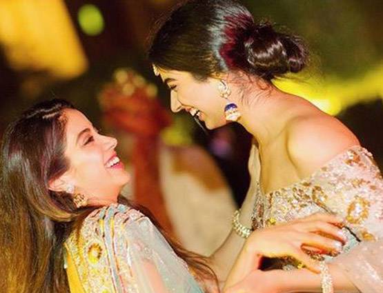 जाह्नवी कपूर ने इंस्टाग्राम अकाउंट किया पब्लिक, देखें 10 BEST PHOTOS