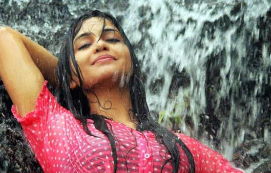 10 साल की बेटी की मां हैं 'अंगूरी भाभी', एक दिन की इतनी है फीस...